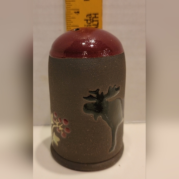 Boot Hill Pottery Handcrafted Shaker w/ Moose &Holly Sprig motifs, Pre-owned - Picture 4 of 6